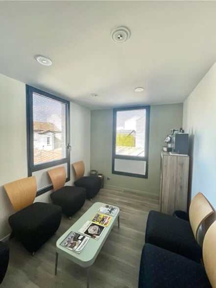 Bureau dans Villeurbanne à vendre - Photo de l’immeuble – Image 1 sur 4