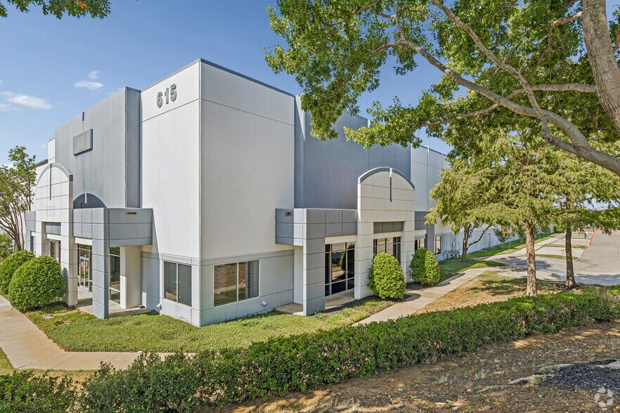 615 Westport Pky, Grapevine, TX à louer - Photo de l’immeuble – Image 3 sur 30
