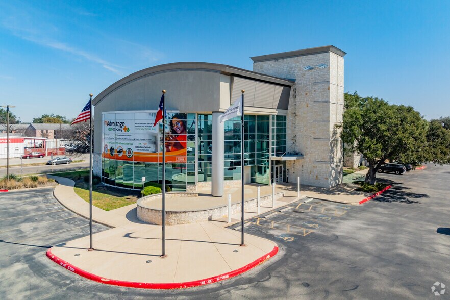 6000 NW Loop 410, San Antonio, TX à vendre - Photo principale – Image 1 sur 4