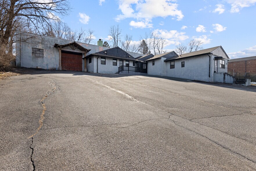 3626 Winding Way, Newtown Square, PA à vendre - Photo de l’immeuble – Image 3 sur 35