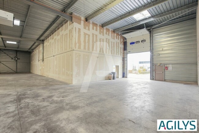 Plus de détails pour 11-17 Rue Des Pyrénées, Lisses - Industriel/Logistique à louer