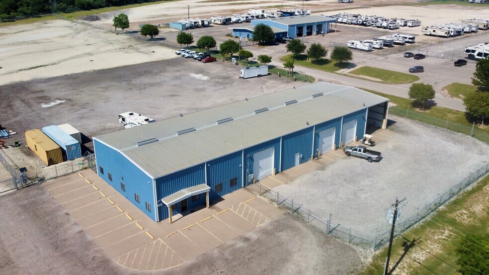 110 E Barnett Dr, Cleburne, TX à vendre - Photo de l’immeuble – Image 2 sur 16
