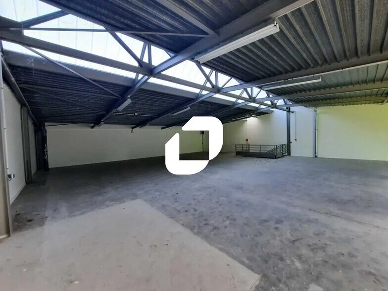 Local d’activités dans Morangis à louer - Photo de l’immeuble – Image 3 sur 16