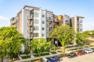 Plus de détails pour 11329 University Av NW, Edmonton, AB - Logement à vendre