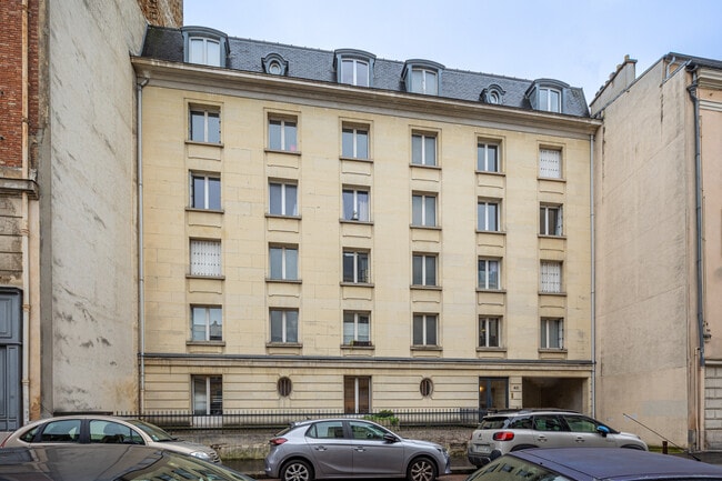 Plus de détails pour Rue D'Angiviller, Versailles - Bureau à louer