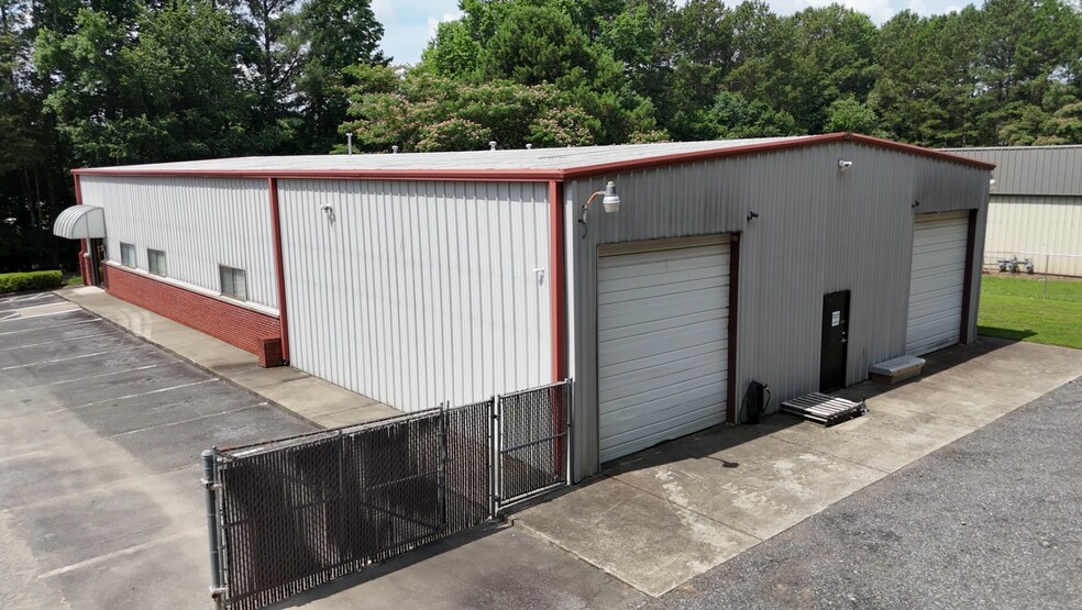 8270 Industrial Pl, Alpharetta, GA à louer - Photo de l’immeuble – Image 3 sur 8
