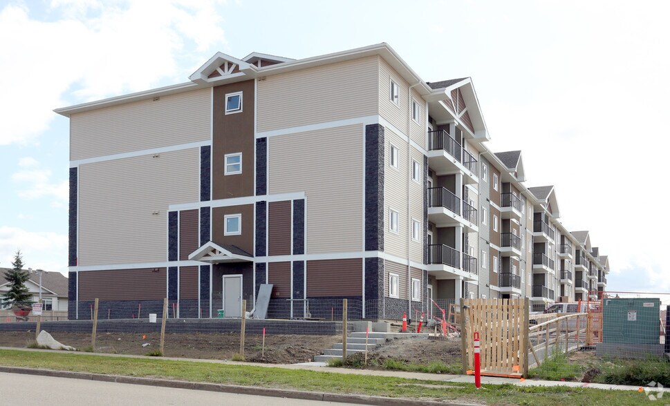 1665 Jameha Rd NW, Edmonton, AB à vendre - Photo principale – Image 1 sur 2