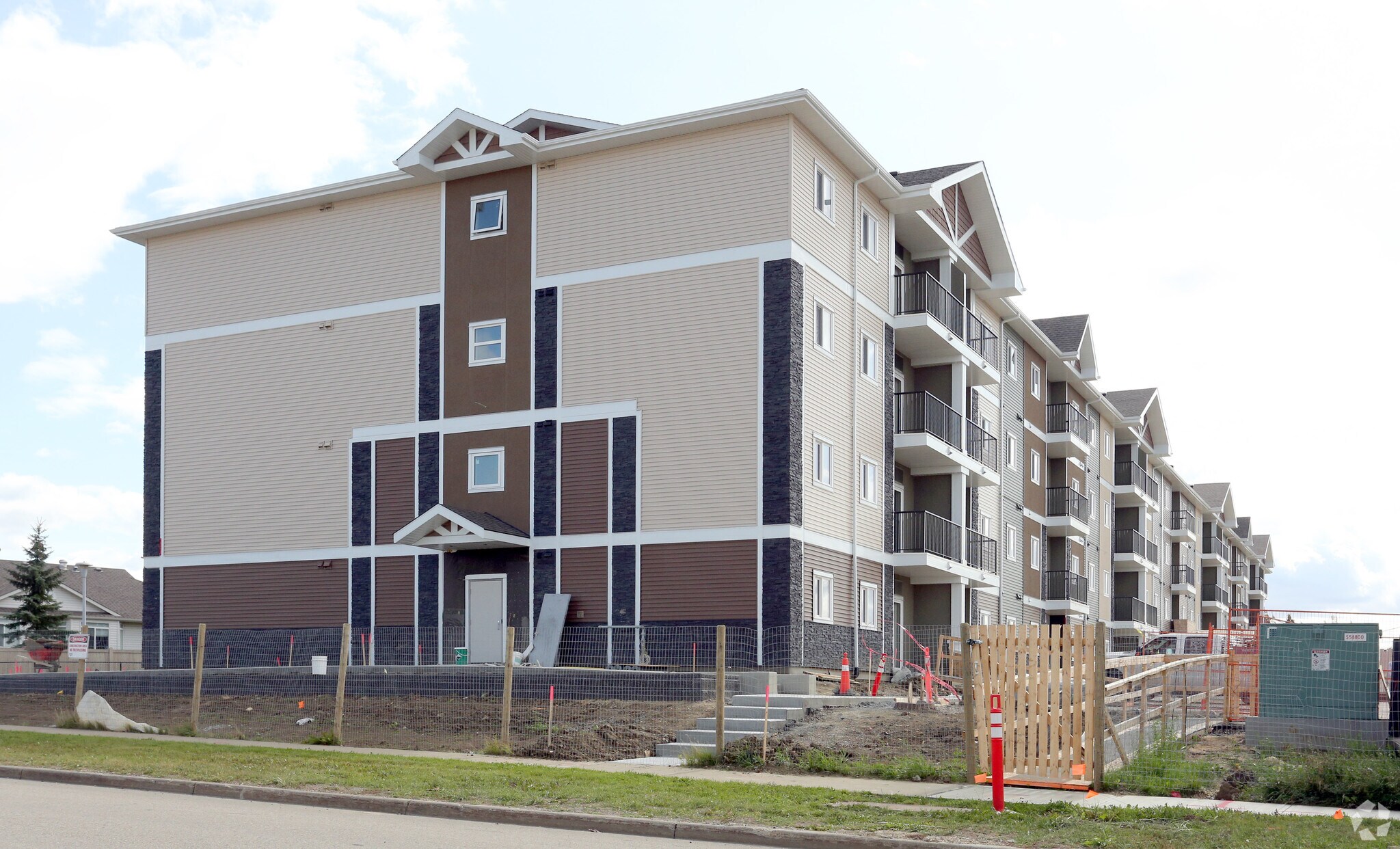 1665 Jamha Rd NW, Edmonton, AB à vendre Photo principale– Image 1 sur 3