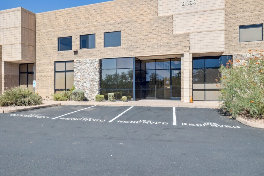 9096 E Bahia Dr, Scottsdale, AZ à louer - Photo de l’immeuble – Image 2 sur 40