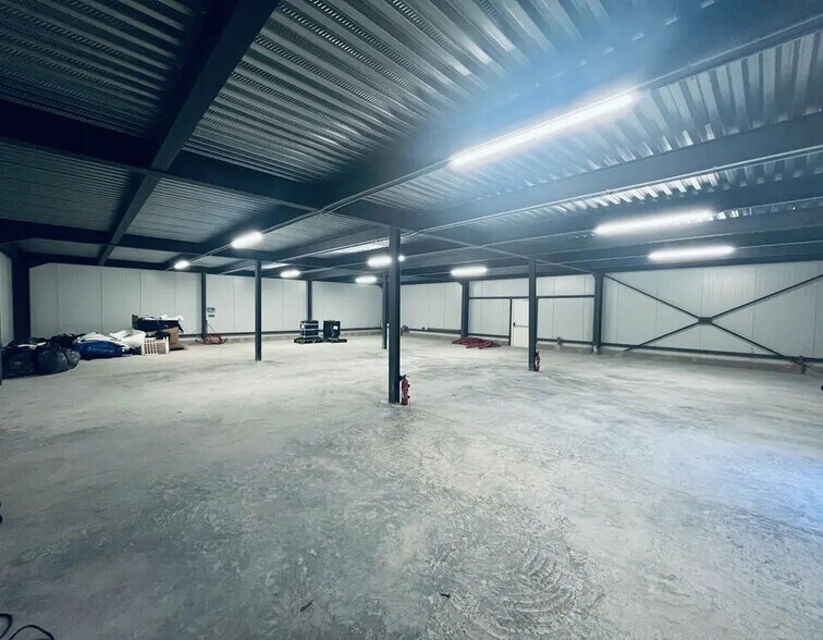 Industriel/Logistique dans Mougins à louer - Photo intérieure – Image 2 sur 12