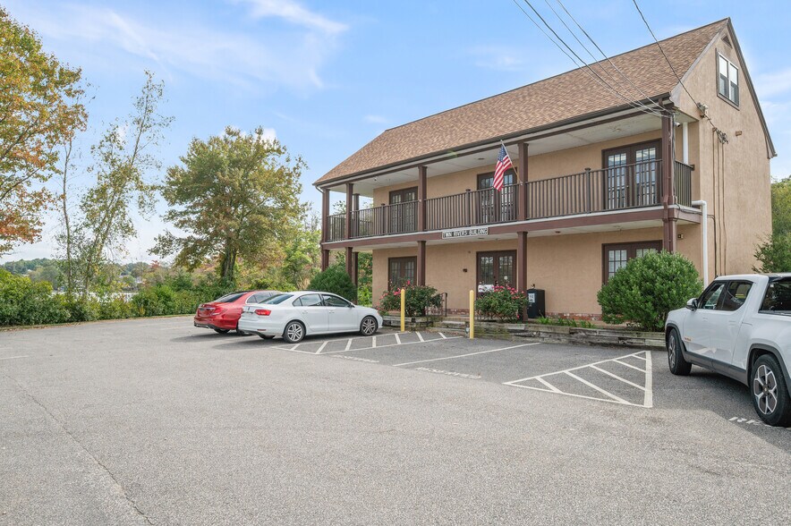 2 Douglas Pike, Smithfield, RI à vendre - Photo de l’immeuble – Image 2 sur 50