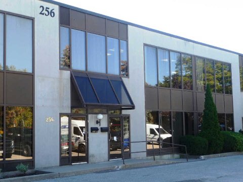 256 Bradwick Dr, Concord, ON à louer - Photo de l’immeuble – Image 2 sur 7
