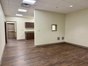 2424 W Pleasant Run Rd, Lancaster, TX à louer Photo intérieure– Image 2 sur 3