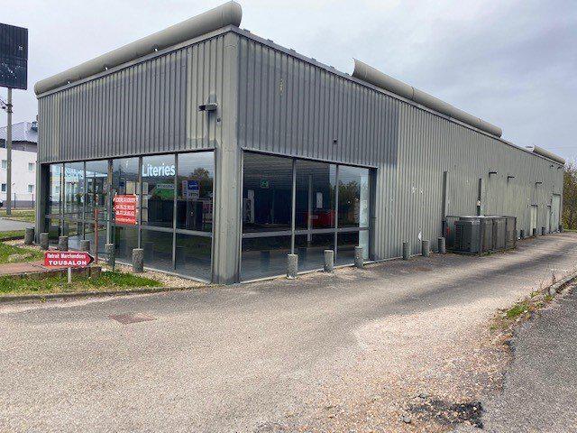 Local commercial dans Chaintré à louer - Photo de l’immeuble – Image 2 sur 2
