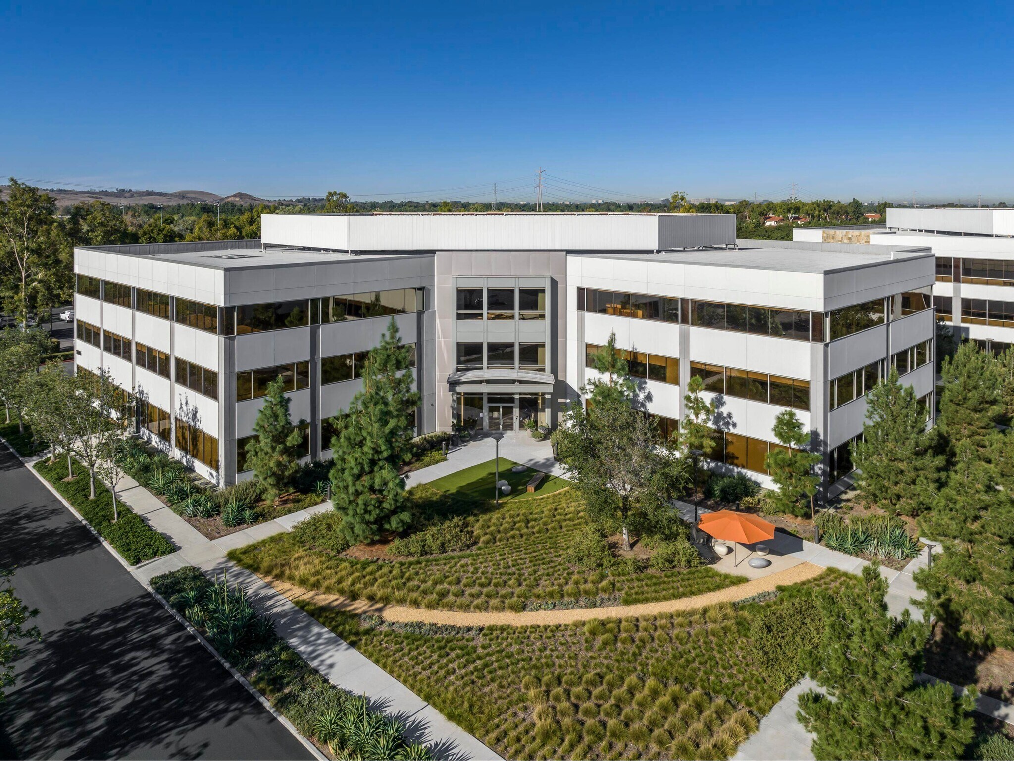 15545 Sand Canyon Ave, Irvine, CA à louer Photo de l’immeuble– Image 1 sur 33