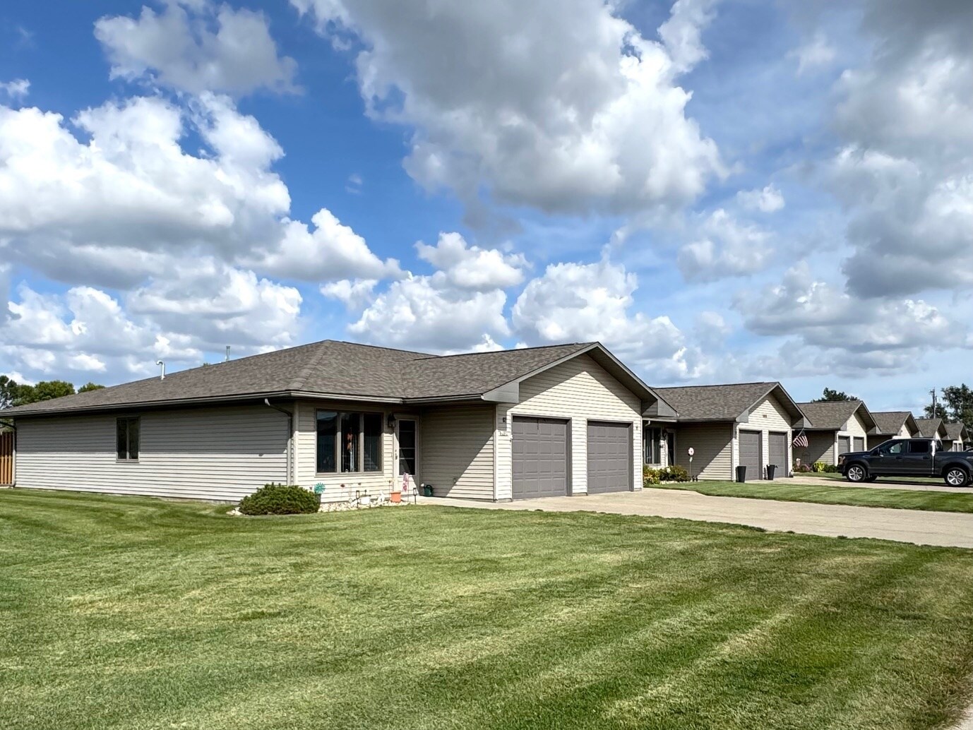 1600 Country Dr, Mitchell, SD à vendre Photo principale– Image 1 sur 2