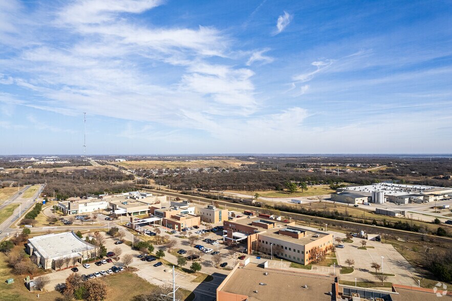 2809 Mayhill Rd, Denton, TX à louer - Aérien – Image 2 sur 5