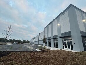 0000 Eastport Rd, Jacksonville, FL à louer Photo intérieure– Image 1 sur 2