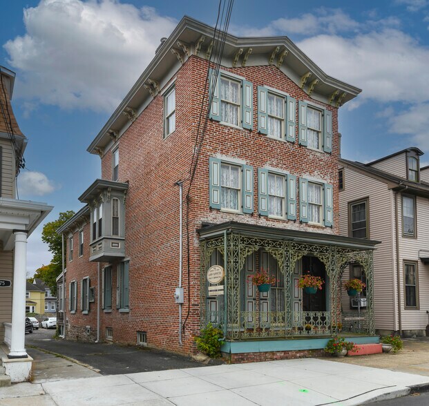 71 Cooper St, Woodbury, NJ à vendre - Photo de l’immeuble – Image 2 sur 26