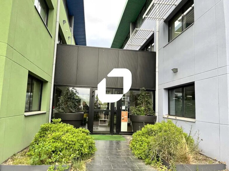 Bureau dans Canéjan à louer - Hall d’entrée – Image 2 sur 14