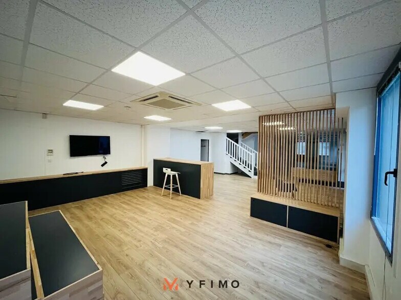 Local d'activités dans Croissy-sur-Seine à vendre - Photo de l’immeuble – Image 3 sur 7