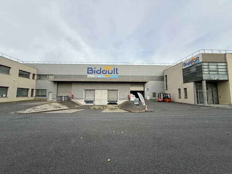 Industriel/Logistique dans Gennevilliers à louer - Photo de l’immeuble – Image 1 sur 12