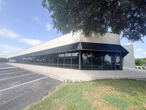 1305 SW Loop 410, San Antonio, TX à louer Photo de l’immeuble– Image 1 sur 11