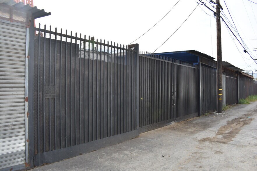 8614-8616 Mettler St, Los Angeles, CA à vendre - Photo de l’immeuble – Image 2 sur 5