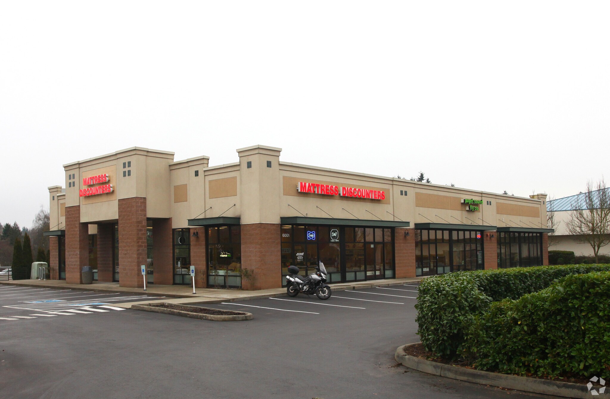5849 Tacoma Mall Blvd, Tacoma, WA à louer Photo de l’immeuble– Image 1 sur 6
