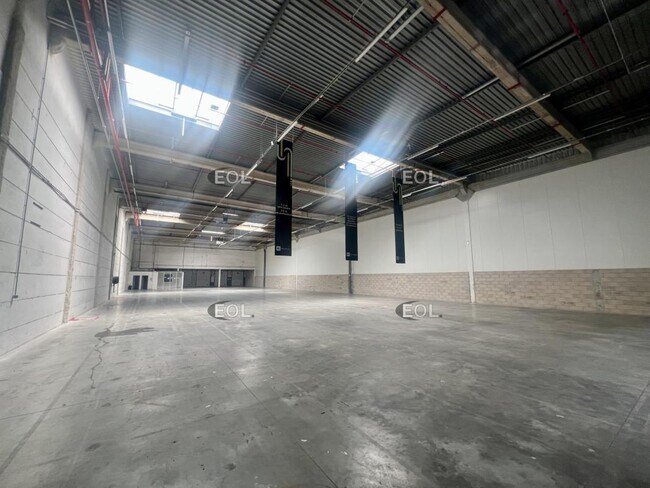 Plus de détails pour Industriel/Logistique à louer