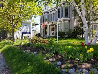Plus de détails pour 82 Elm St, Camden, ME - Hôtellerie à vendre