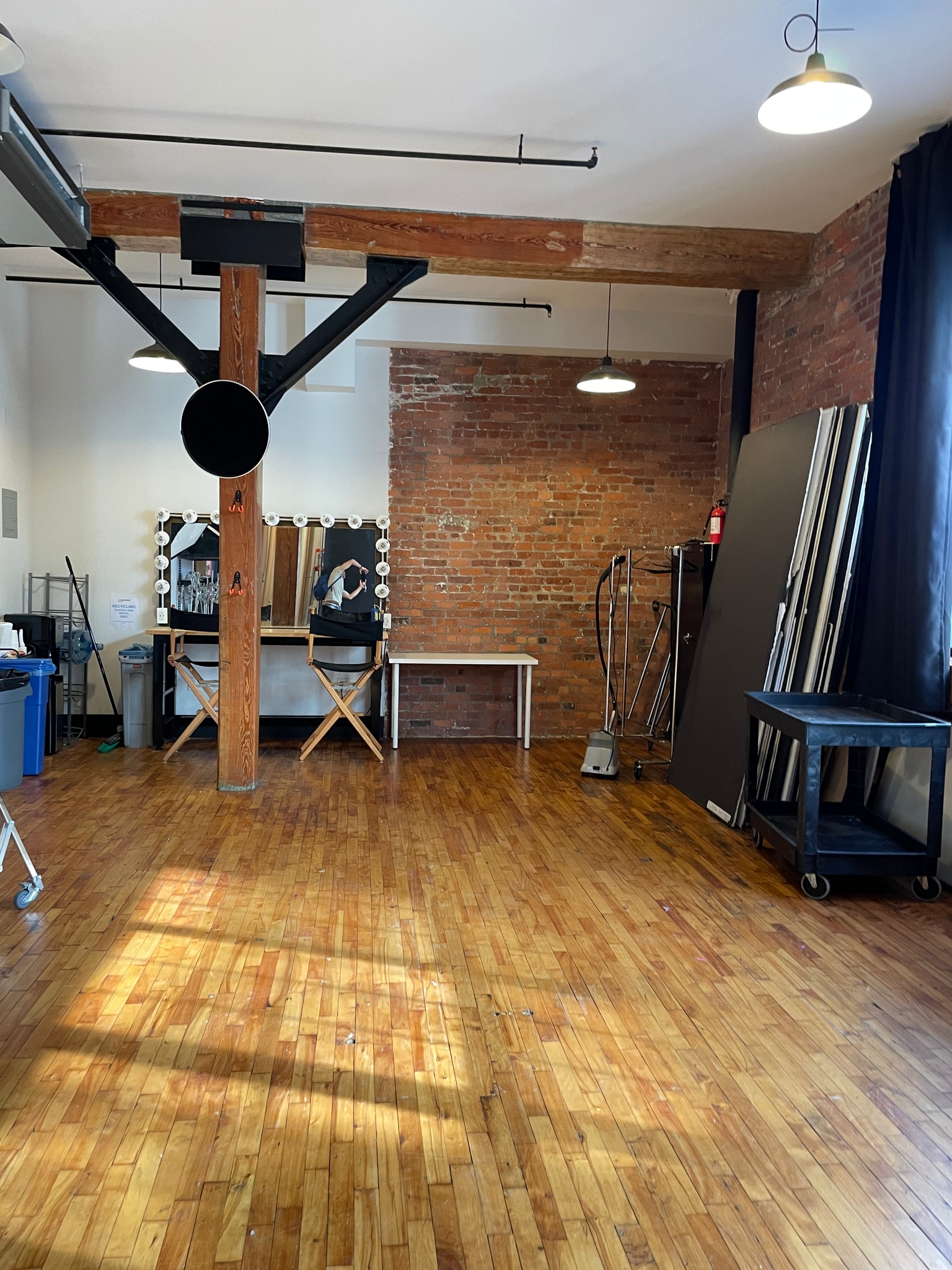 456 Johnson Ave, Brooklyn, NY à louer Photo intérieure– Image 1 sur 5