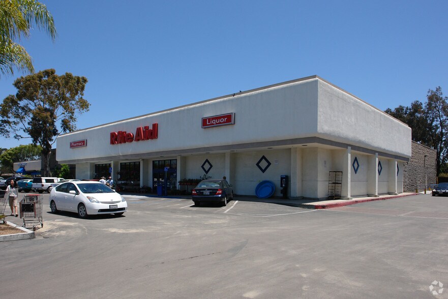 4077 Governor Dr, San Diego, CA à louer - Photo de l’immeuble – Image 3 sur 3