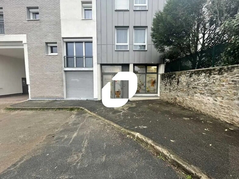 4 Place Des Planches, Orsay à louer - Photo de l’immeuble – Image 1 sur 11