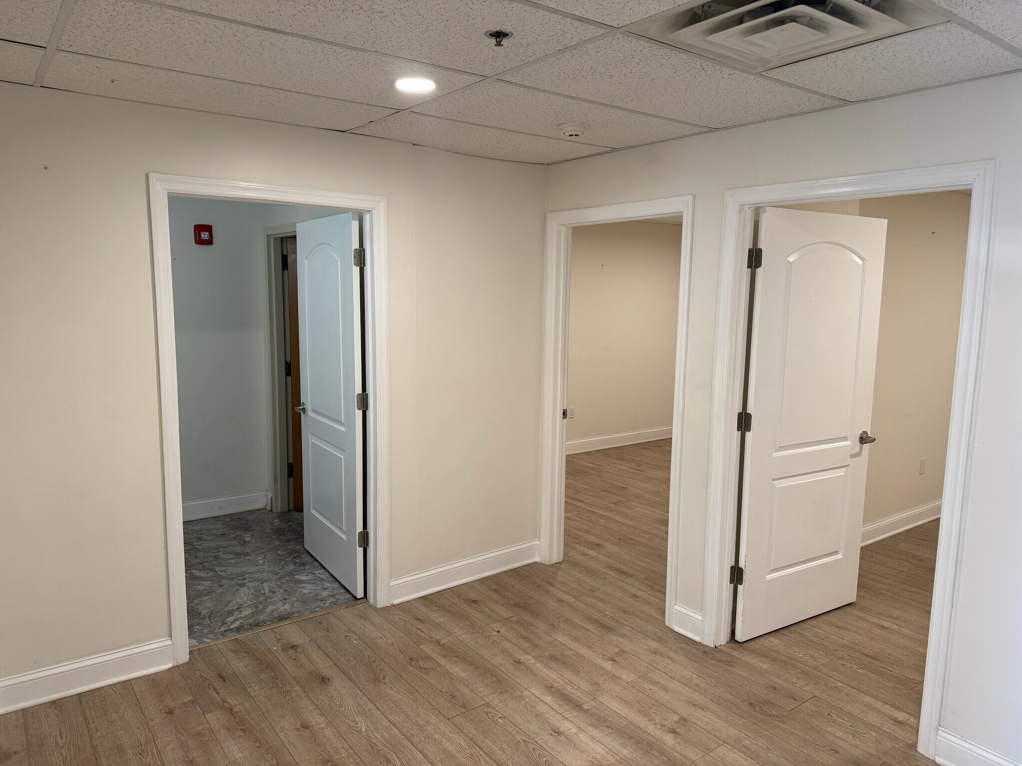 595 Rt-25a, Miller Place, NY à louer Photo intérieure– Image 1 sur 4