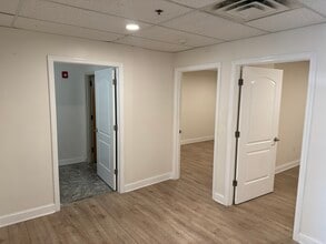 595 Rt-25a, Miller Place, NY à louer Photo intérieure– Image 1 sur 4