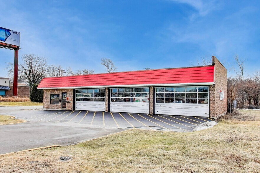 18W455 Roosevelt Rd, Lombard, IL à vendre - Photo de l’immeuble – Image 2 sur 16