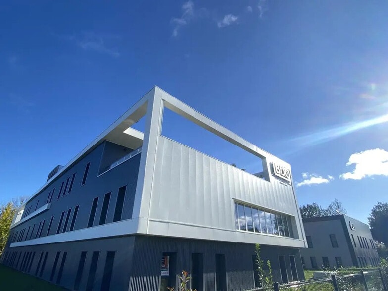 Bureau dans Saint-Grégoire à louer - Photo de l’immeuble – Image 2 sur 7