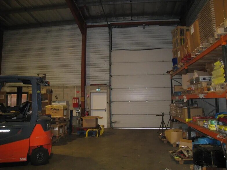 Industriel/Logistique dans Gémenos à louer - Photo de l’immeuble – Image 2 sur 7
