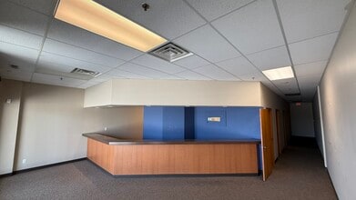 13215-13483 W Center Rd, Omaha, NE à louer Photo intérieure– Image 2 sur 13