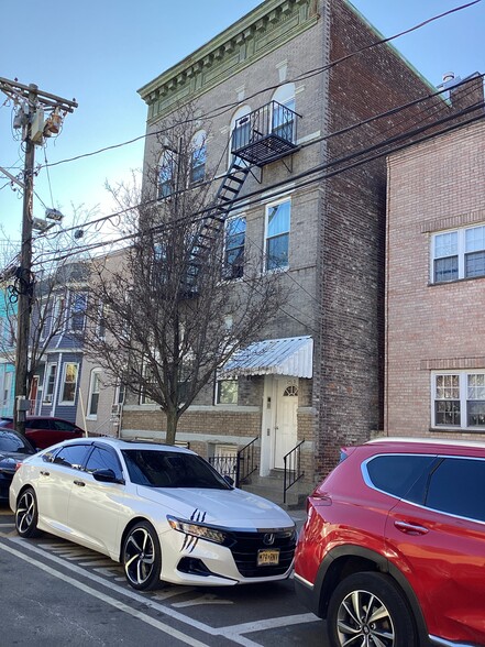 2513 West St, Union City, NJ à vendre - Photo de l’immeuble – Image 2 sur 26