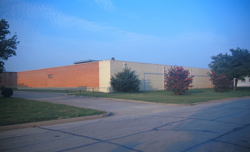 8400 Sovereign Row, Dallas, TX à vendre - Photo de l’immeuble – Image 2 sur 8