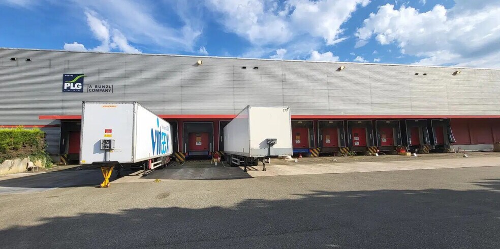 Industriel/Logistique dans Maurepas à louer - Photo de l’immeuble – Image 1 sur 6