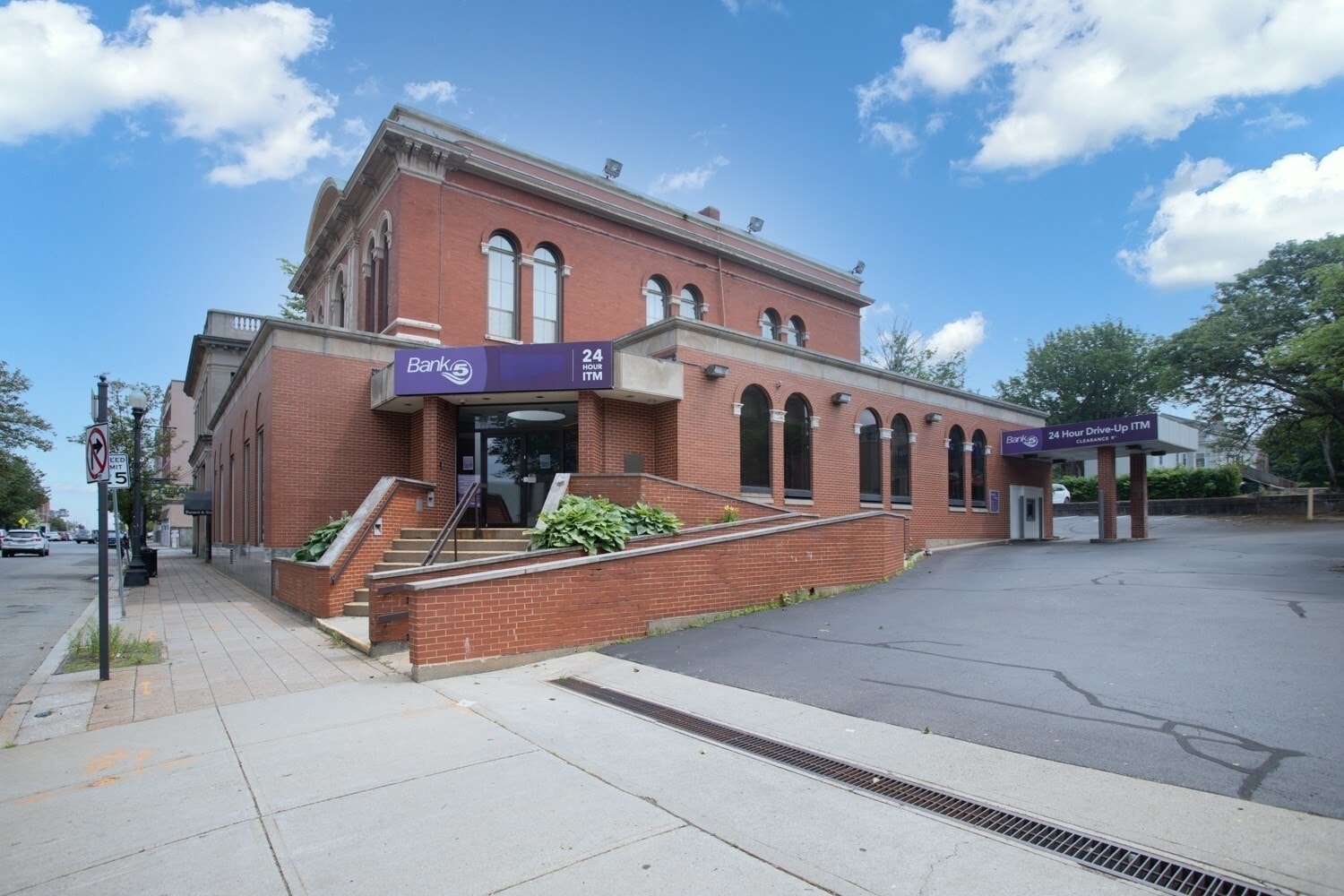 141 N Main St, Fall River, MA à louer Photo intérieure– Image 1 sur 7