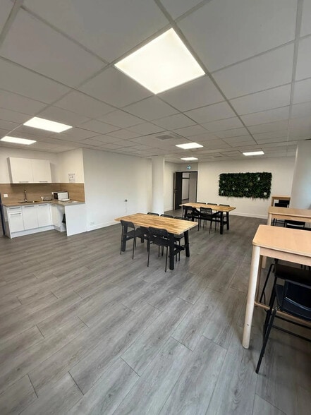 8 Allée Des Palombes, Lognes à louer - Photo de l’immeuble – Image 2 sur 6