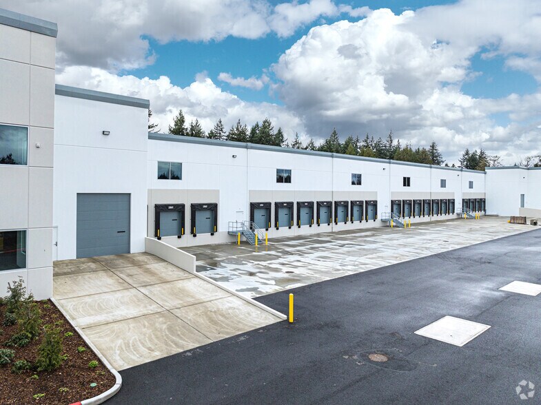 13510 E Canyon Rd, Tacoma, WA à louer - Photo de l’immeuble – Image 2 sur 7