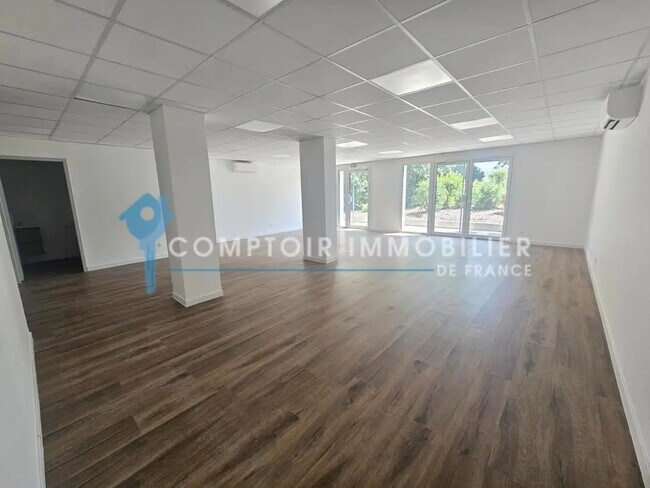 Plus de détails pour Local commercial à vendre