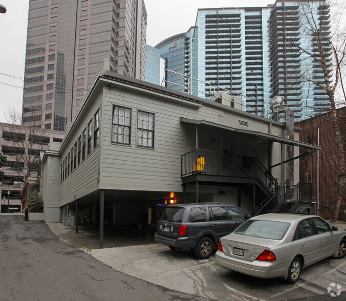 1106 NE Crescent Ave, Atlanta, GA à louer - Photo de l’immeuble – Image 3 sur 3