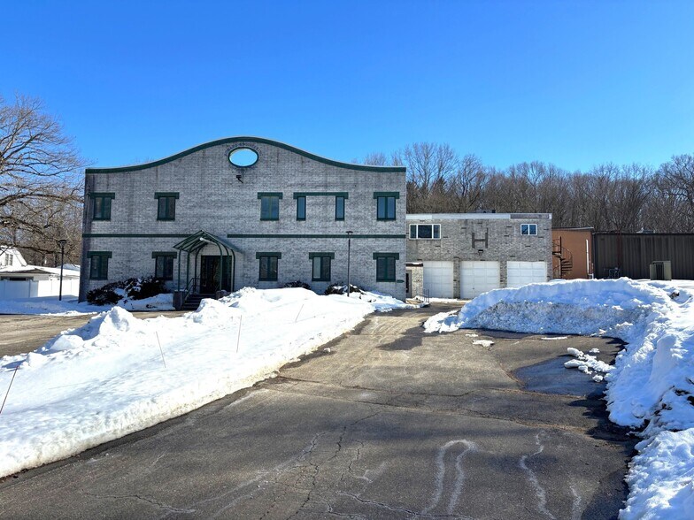 687 Wooster St, Naugatuck, CT à vendre - Photo de l’immeuble – Image 2 sur 13