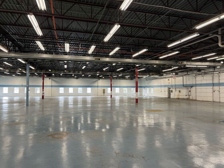 30 E Industrial Rd, Branford, CT à louer - Photo intérieure – Image 3 sur 17